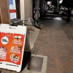 The Peach Cobbler Factory - Savannah - At entrance