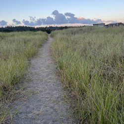 Pacific Holiday RV Resort - Trail to the beach