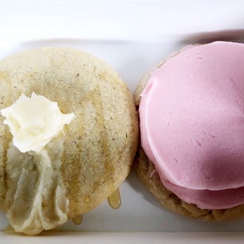 Crumbl - Oakley - Cornbread and Sugar Cookie - Bakeries Near Me - Cincinnati, Ohio Crumbl - Oakley - Cornbread and Sugar Cookie - Bakeries Near Me - Cincinnati, Ohio
