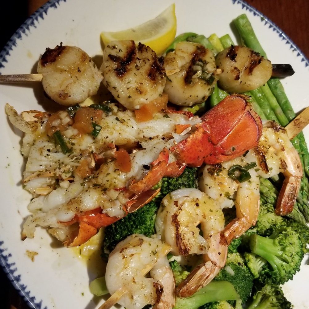 Red Lobster - Lobster, shrimp and scallops on a brown butter sauce - Seafood Near Me - Miami, Florida Red Lobster - Lobster, shrimp and scallops on a brown butter sauce - Seafood Near Me - Miami, Florida