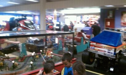 Chuck E. Cheese by null