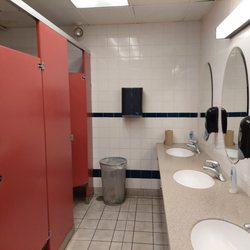 Zambelli - Very cute and clean bathroom.