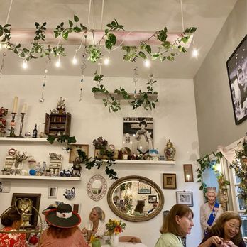 Tea at 1024 - Inside - Tea Rooms Near Me - Honolulu, Hawaii