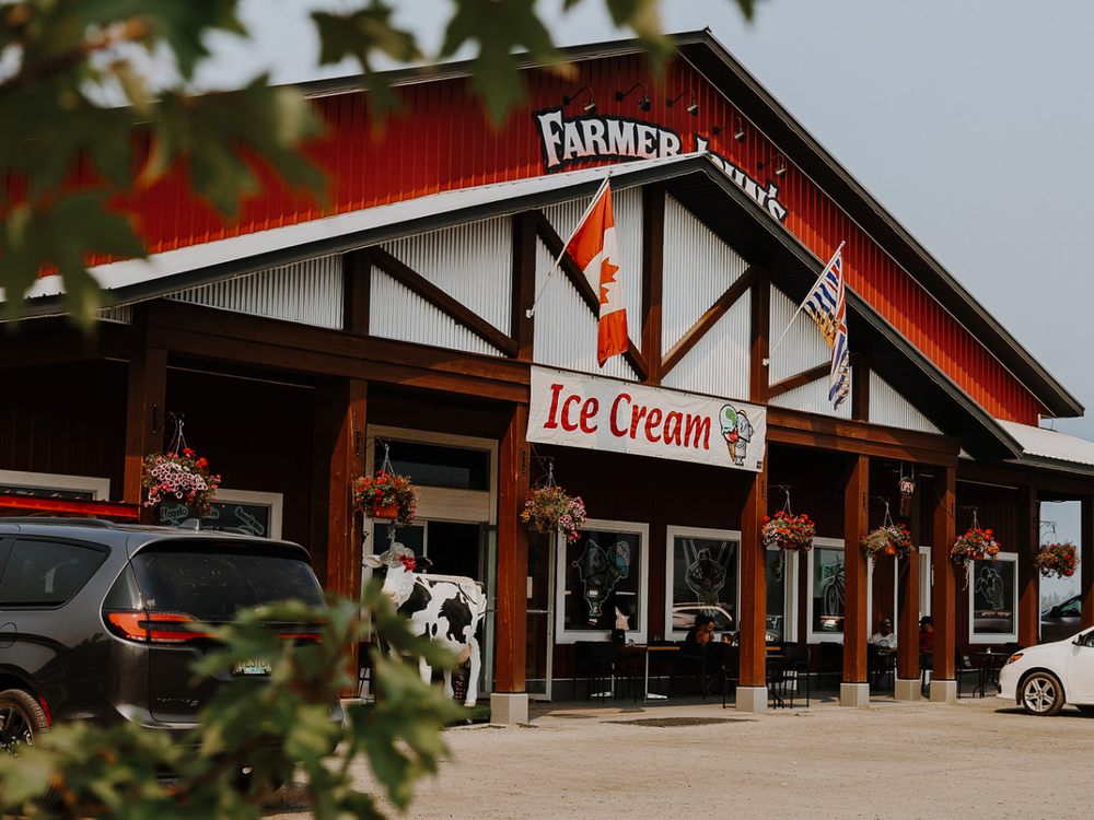 Farmer John's Market Logo