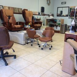 Skye Nails Plus - Intimate is the best description of the salon size.