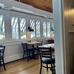 Taylor Sam’s - Inside a vintage house turned into a charming breakfast place
