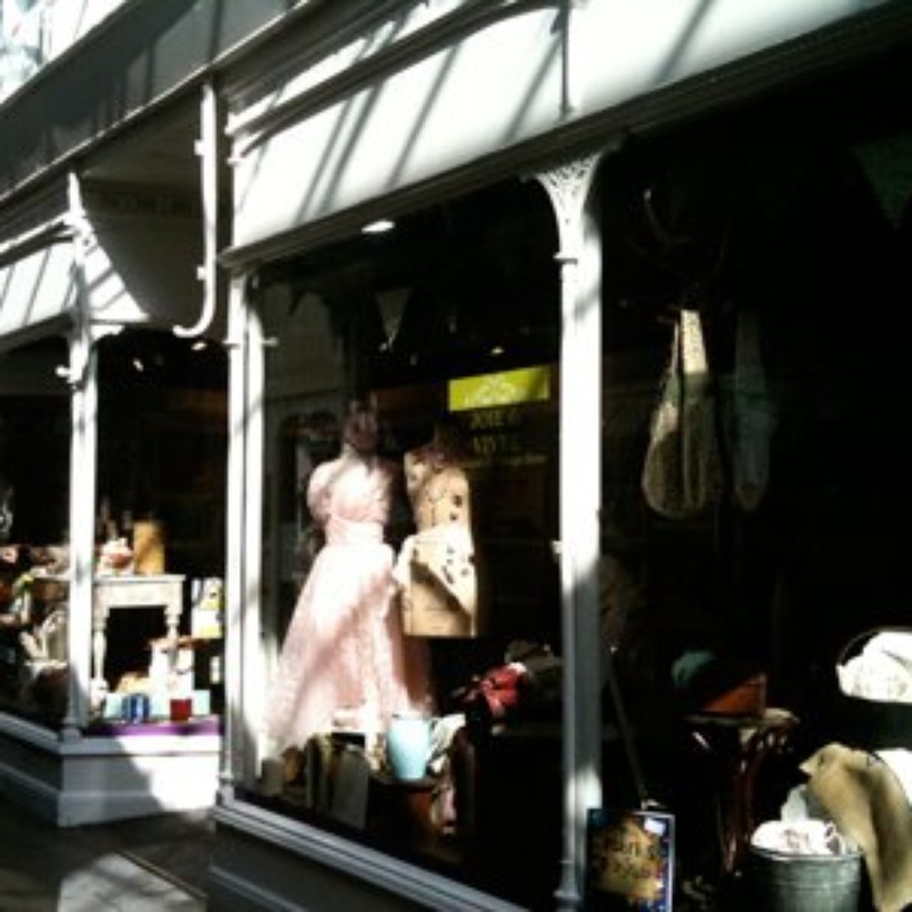 Joie De Vivre - Antiques Near Me - Penarth, VGL