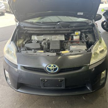 Hybrid Auto Club - Original faded headlights - Hybrid Car Repair Near Me - Westminster, California Hybrid Auto Club - Original faded headlights - Hybrid Car Repair Near Me - Westminster, California