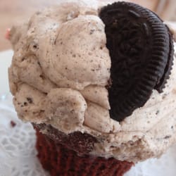 Giddy Goose Cafe - killer cupcake.