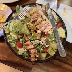 Angry Dad Draught House Bar & Grill - Grilled chicken salad