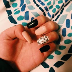 Hollywood Nails