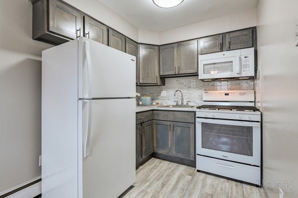 Hickory Hills Apartments