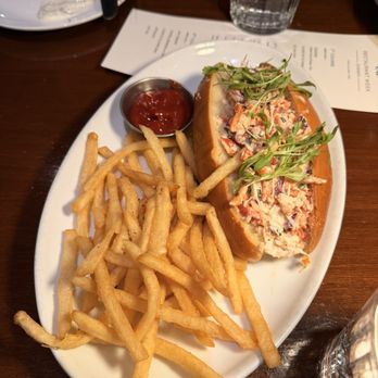 Chef Geoff's West End - Lobster Roll - New American Near Me - Washington, DC, District of Columbia