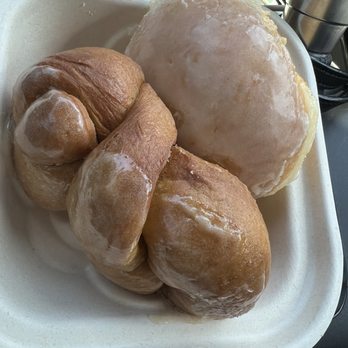 9th & Hennepin - Donuts Near Me - Seattle, Washington