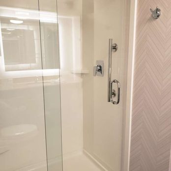 Hampton Inn Johnstown - Guest room bath - Hotels Near Me - Johnstown, Pennsylvania Hampton Inn Johnstown - Guest room bath - Hotels Near Me - Johnstown, Pennsylvania