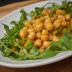 Spread Love & Eat - Chickpeas onion, green pepper, red pepper