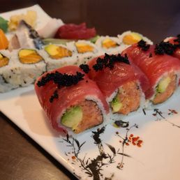 Sashimi, salmon avocado roll & Spicy Girl Sashimi, salmon avocado roll & Spicy Girl
