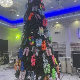 Super cute Summer Pedicure Tree. Cute and smart! They decorate for all the seasons! Super cute Summer Pedicure Tree. Cute and smart! They decorate for all the seasons!