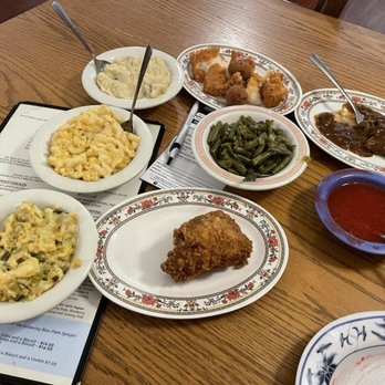 Mama's Farmhouse - Dinner - Southern Near Me - Pigeon Forge, Tennessee