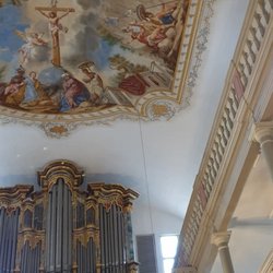 Heilig-Geist-Kirche - Deckengemälde und Orgel