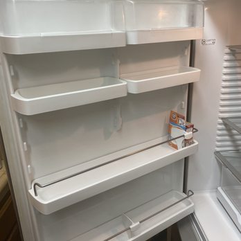 Marisol’s House Cleaning Services - In this picture you can see the inside of the refrigerator that I cleaned for an airbnb. - Home Cleaning Near Me Marisol’s House Cleaning Services - In this picture you can see the inside of the refrigerator that I cleaned for an airbnb. - Home Cleaning Near Me