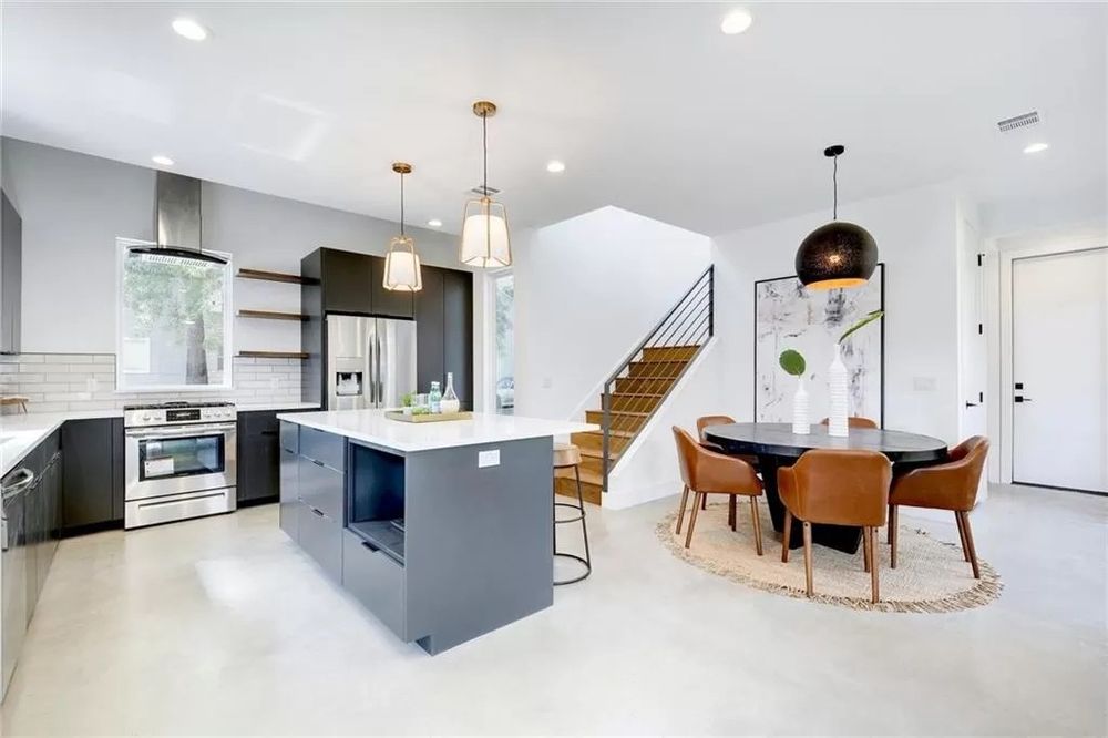 Slide of First Choice Framing, Siding, And Painting