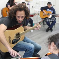Treehouse Music - Guitar classes, kids Guitar classes, kids Guitar lessons