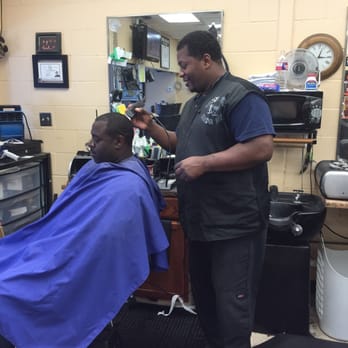Razor King Barber Shop - EJ, the owner - Barbers Near Me - Houston, Texas Razor King Barber Shop - EJ, the owner - Barbers Near Me - Houston, Texas