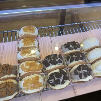 6 Cloud - Desserts Near Me - Toronto, Ontario