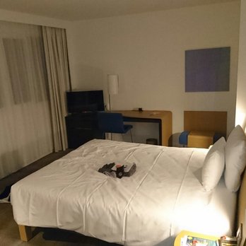 Novotel - Sauberes und modernes Zimmer mit separatem WC!! - Hotels Near Me - Munich, BY