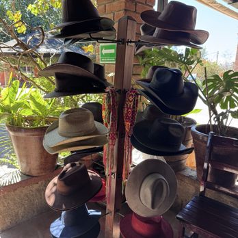 La Cocina de Doña Esthela - Cowboy hats for Sale! - Mexican Near Me - Valle de Guadalupe, BCN