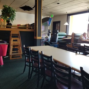 Godfather's Pizza - Clean dining room - Pizza Near Me - Reno, Nevada