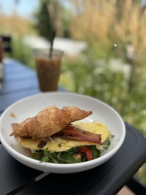 Farine Bakery & Café by null