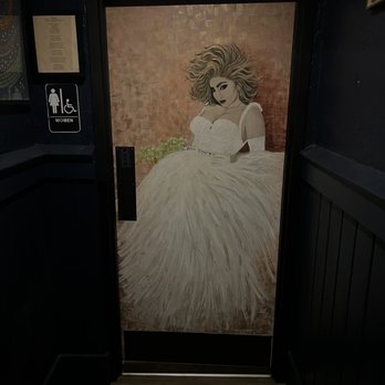 Double Roads Tavern - Bano - Bars Near Me - Jupiter, Florida