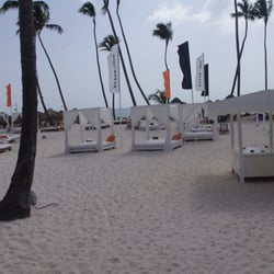 Indy Travel Leaders - Beach beds in Dominican Republic