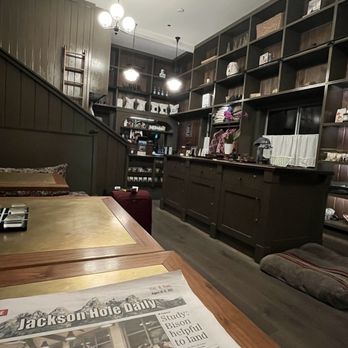Cache House - Lobby - Hostels Near Me - Jackson, Wyoming