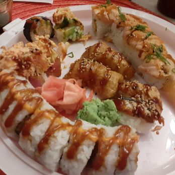 Amerikan Ni Sushi - The roll on the far right is supposedly the baked Sakura,, not even close - Japanese Near Me - Minden, Nevada