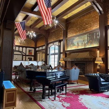 The Eureka Inn - Elizabethan Tudor Revival style; set along the Redwood Highway; opened in 1922. - Hotels Near Me - Eureka, California The Eureka Inn - Elizabethan Tudor Revival style; set along the Redwood Highway; opened in 1922. - Hotels Near Me - Eureka, California