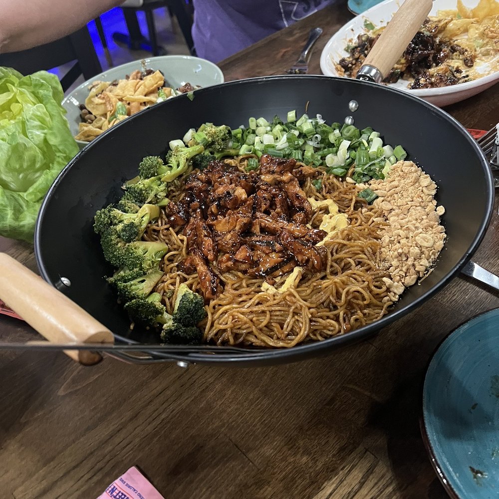 375 Social Kitchen - Chicken wok - Asian Fusion Near Me - Universal City, Texas