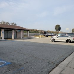 House of Eggs - Shared outside parking with liquor store