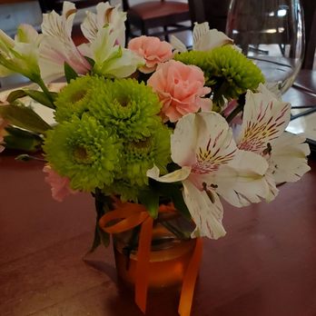 Jong's Thai Kitchen - Flowers on the table - Thai Near Me - Topeka, Kansas