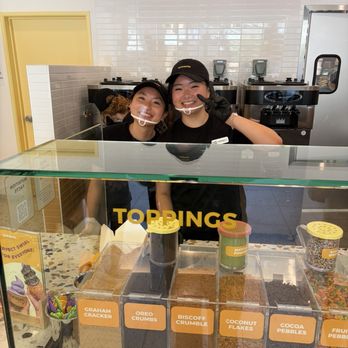 Somisomi - Exemplary employees and list of toppings. - Ice Cream & Frozen Yogurt Near Me - Brea, California Somisomi - Exemplary employees and list of toppings. - Ice Cream & Frozen Yogurt Near Me - Brea, California