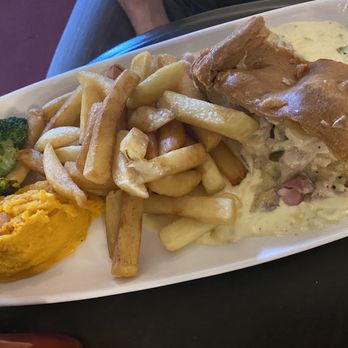 The Britannia Inn - Chicken, Ham and Leek Pie - Hotels Near Me - Ambleside, CMA The Britannia Inn - Chicken, Ham and Leek Pie - Hotels Near Me - Ambleside, CMA