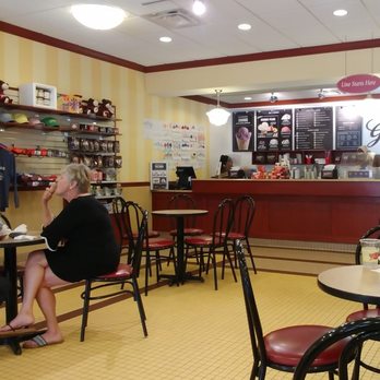 Graeter's Ice Cream - Large seating area - Desserts Near Me - Indianapolis, Indiana Graeter's Ice Cream - Large seating area - Desserts Near Me - Indianapolis, Indiana
