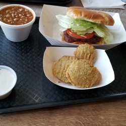 Chestnut Oaks Farm Store and Kitchen - Farm raised Cheese Burger 7/10 Baked Beans 8/10 Fried Green Tomatoes 7/10