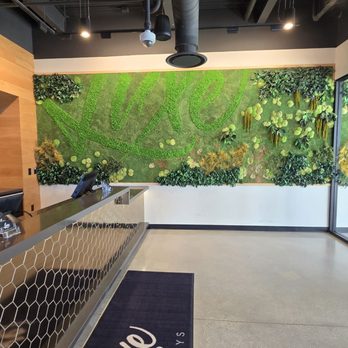 Luxe Golf Bays - Golf Near Me - Franklin, Wisconsin