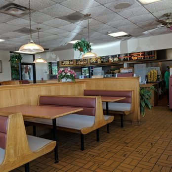Lemon Tree Casual Dining - Booths and ordering counter, they bring your food to your booth - American Near Me - Lemont, Illinois