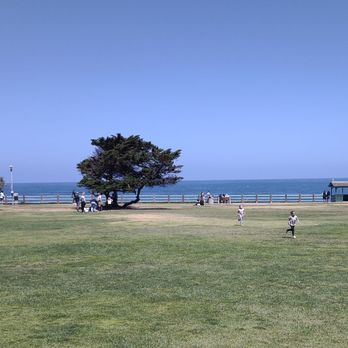 Ellen Browning Scripps Park - Flat grassy area with the ocean in the background - Parks Near Me - La Jolla, California Ellen Browning Scripps Park - Flat grassy area with the ocean in the background - Parks Near Me - La Jolla, California