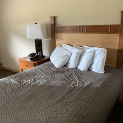 The Black Bear Lodge - Queen bed