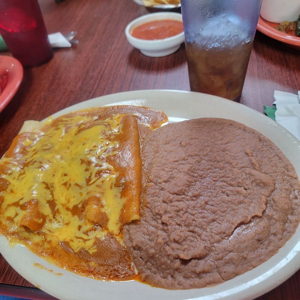 El Restaurante Azteca - Enchilada plate with extra beans in place of rice - Tex-Mex Near Me - Hondo, Texas El Restaurante Azteca - Enchilada plate with extra beans in place of rice - Tex-Mex Near Me - Hondo, Texas